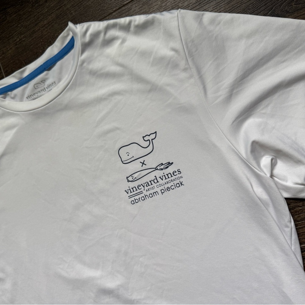 VINEYARD VINES Performance Shirt ABRAHAM PIECIAK Martha’s Vineyard Whale Tail M - Picture 4 of 4